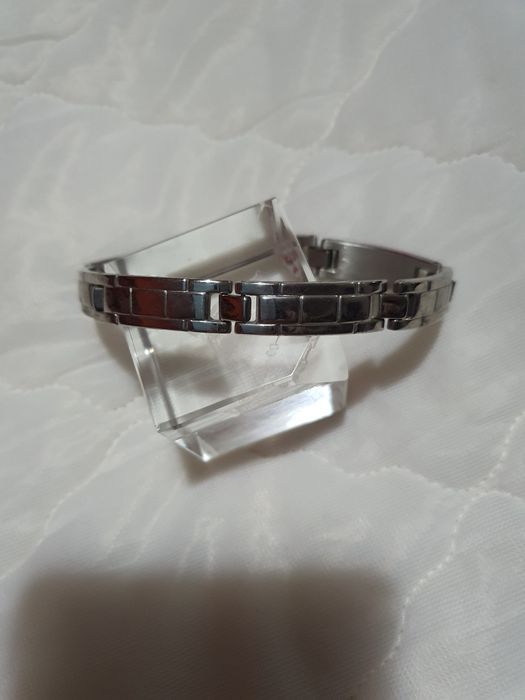 2 elegantes pulseiras em aço