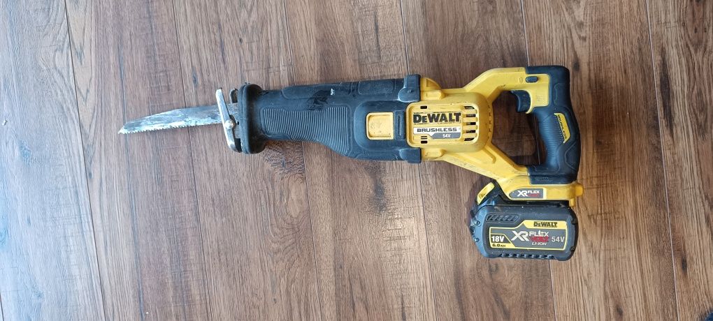 Piła szablasta DeWalt dcs 388 54 flexvolt