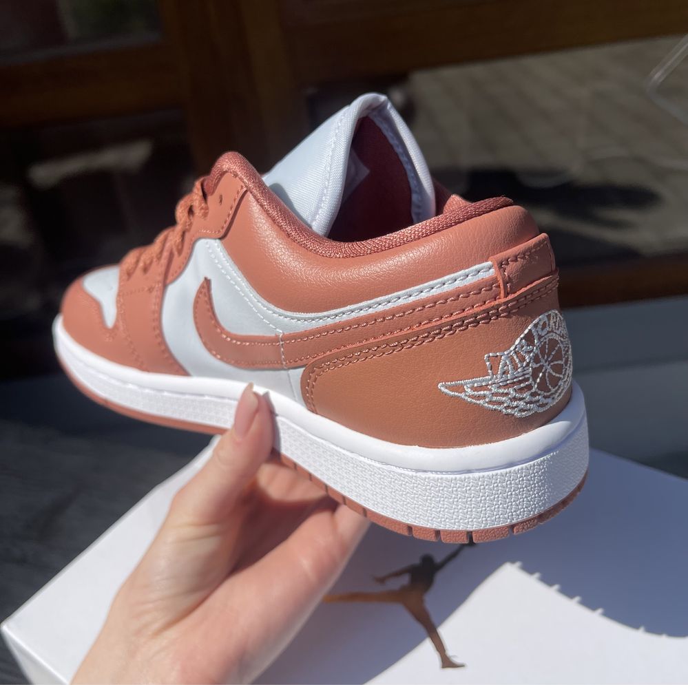 Кросівки AIR JORDAN 1 LOW SHOES White/Peach DC0774-080