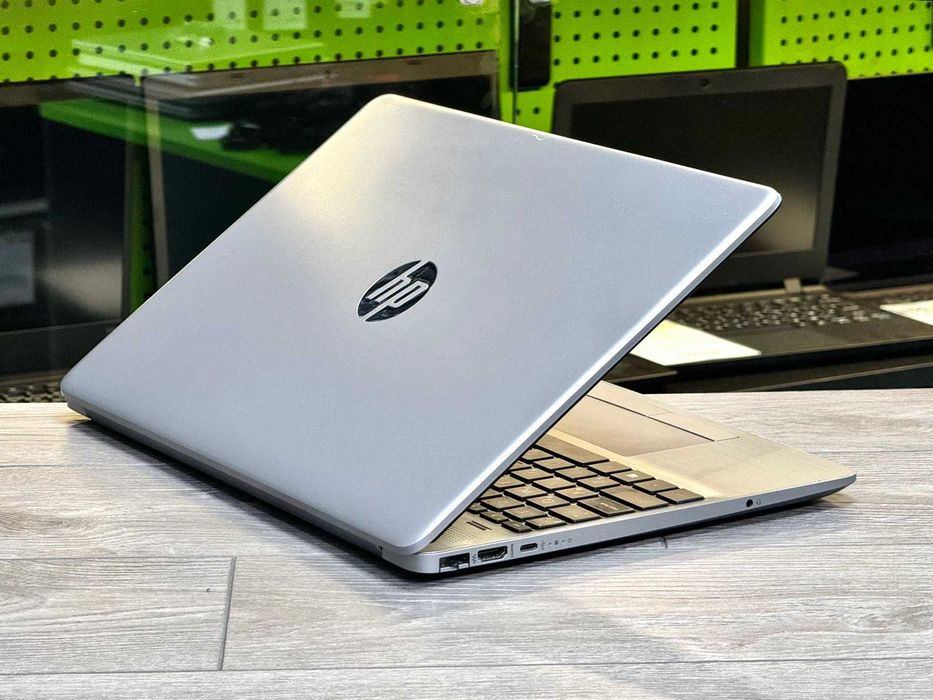Відмінний стан / ноутбук HP / 15 дюймів / Core i5-1035G1 / 16 RAM