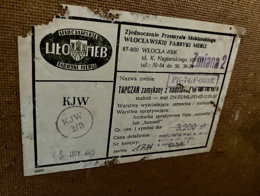 Szafotapczan / łóżko chowane w szafie / tapczan zamykany z nadstawką
