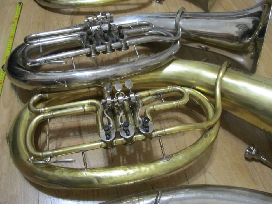 Баритон Сі-бемоль Мідний духовий інструмент