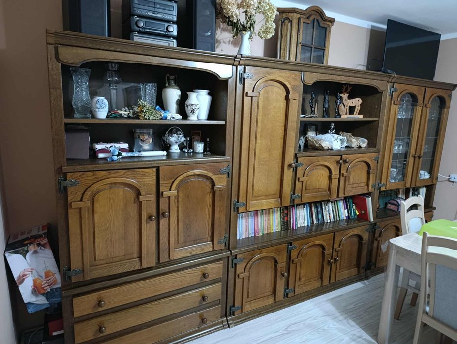 Dębowa meblościanka regał