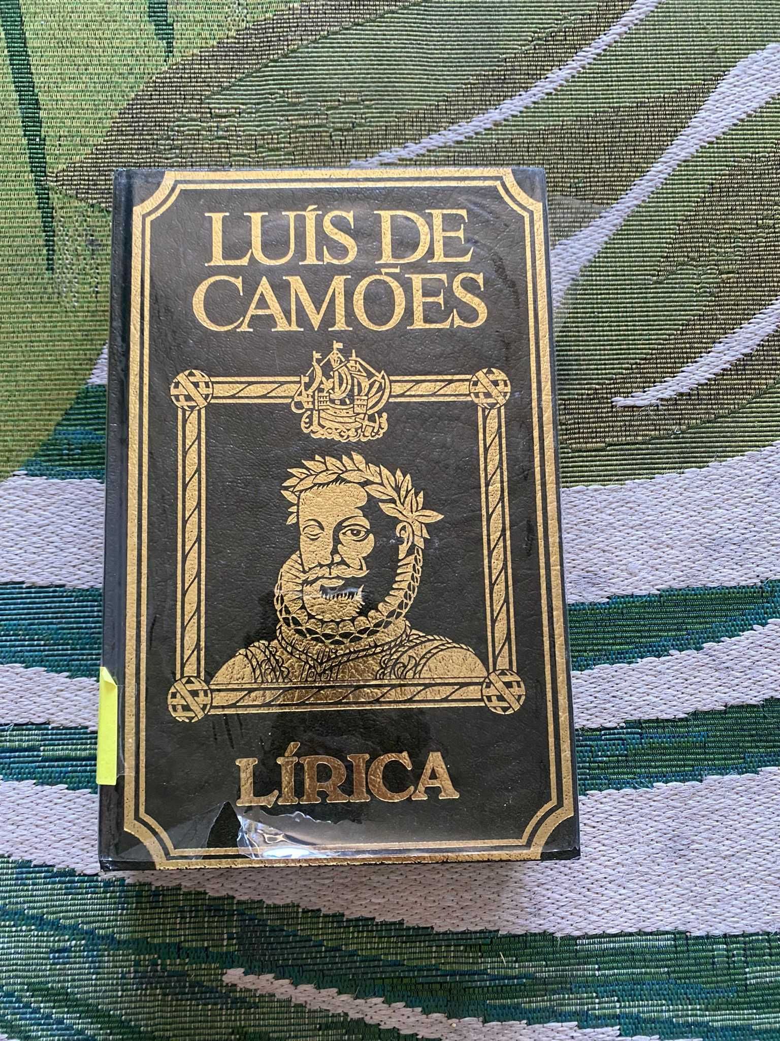 livro líricas luis de camões plastificado