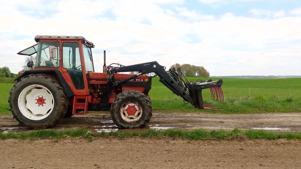 Ciągnik rolniczy Renault 921-4 Z Turem