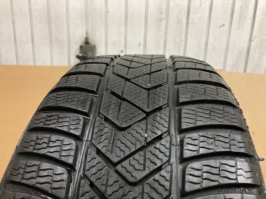 opony PIRELLI SottoZero3 235/45R18 98V 2 szt. z 2020 r. 6,7mm
