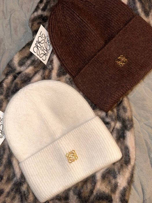 Тепла ангорова шапка жіноча  – стильна зимова модель