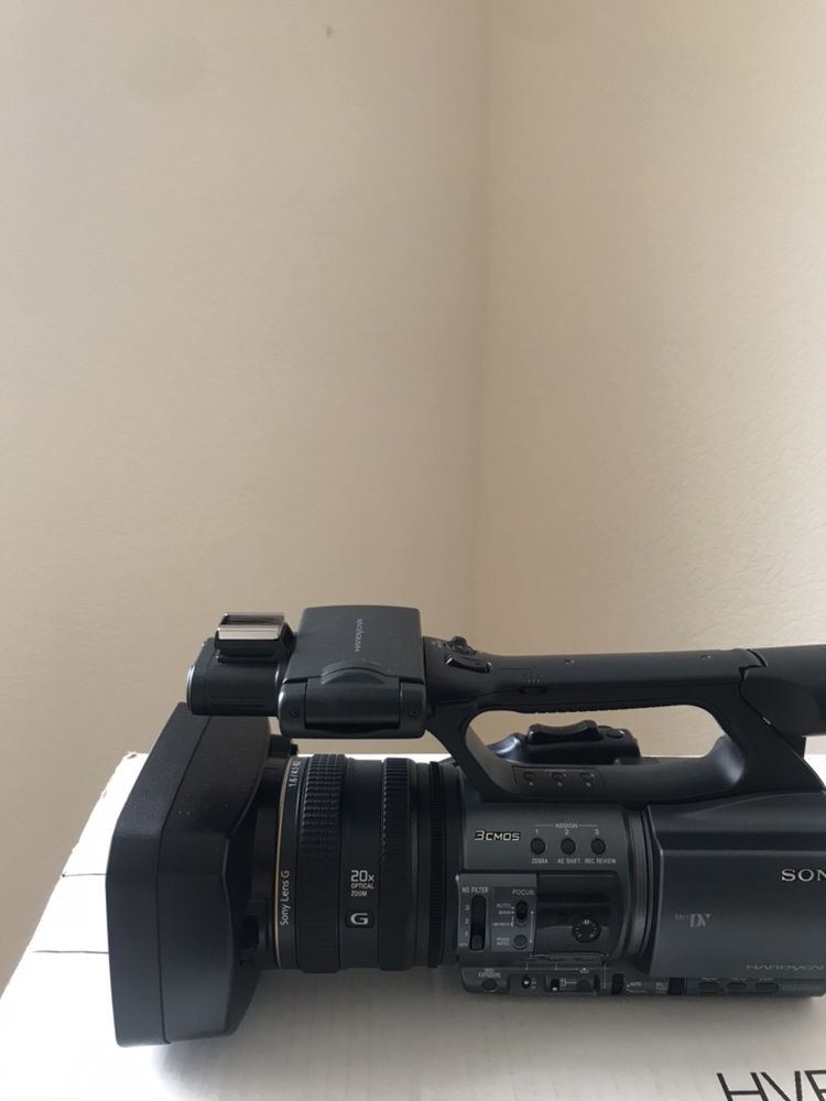 Новая. Недорого.Профессиональная видеокамера. Sony HDR AX 2000E