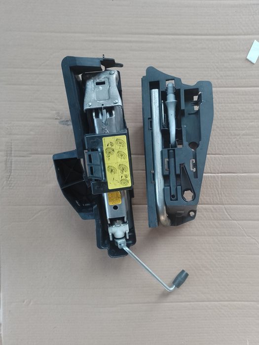 Audi A6 C6 lewarek klucz do kół wkrętka zestaw koła zapasowego