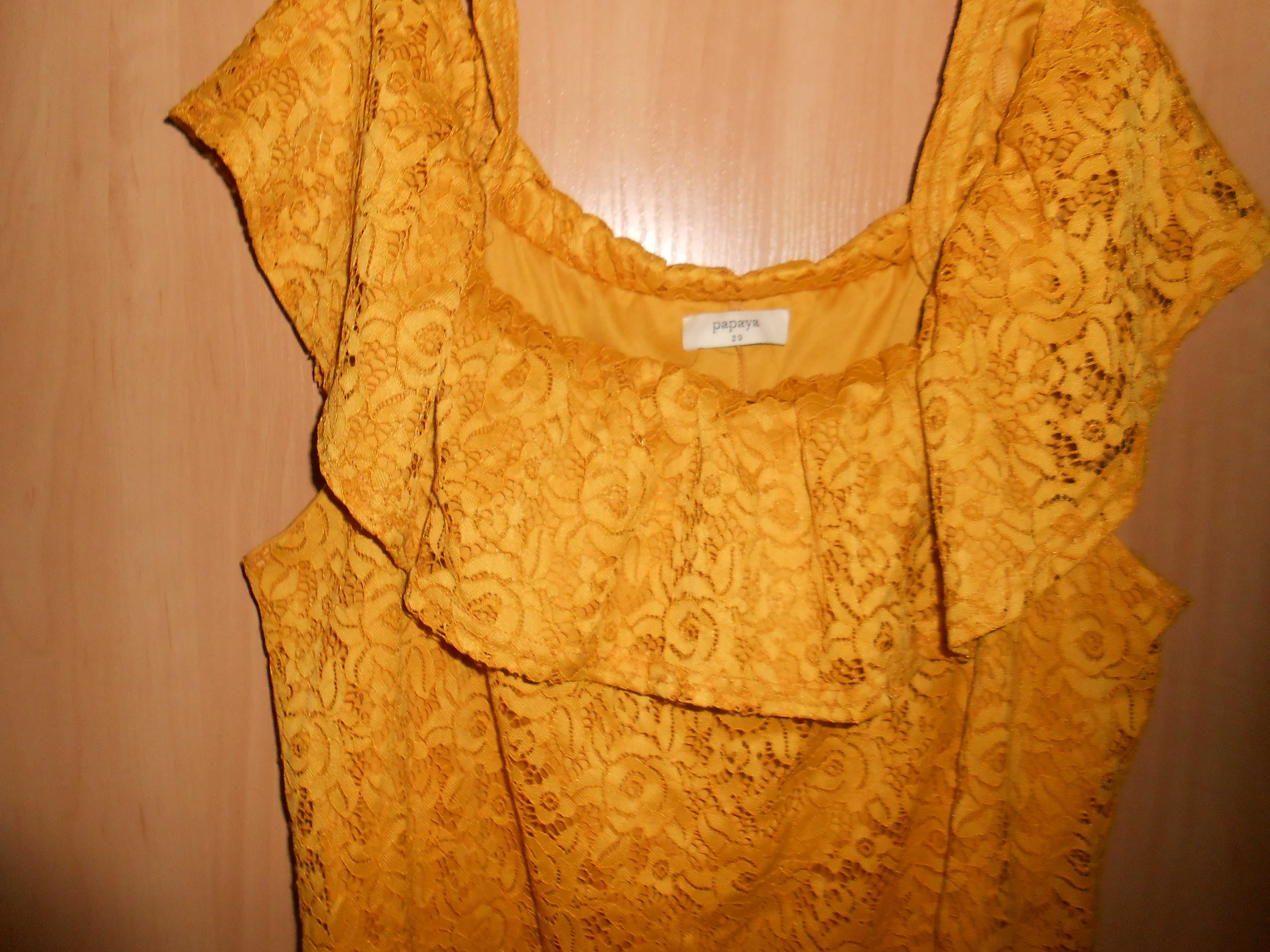 сукня гірчичного кольору 54-56 розмір відкриті плечі кружево платье