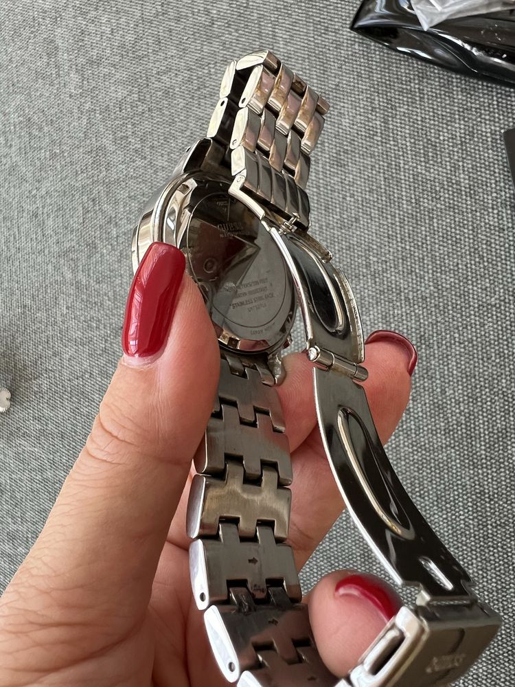 Годинник Guess та каміння Swarovski