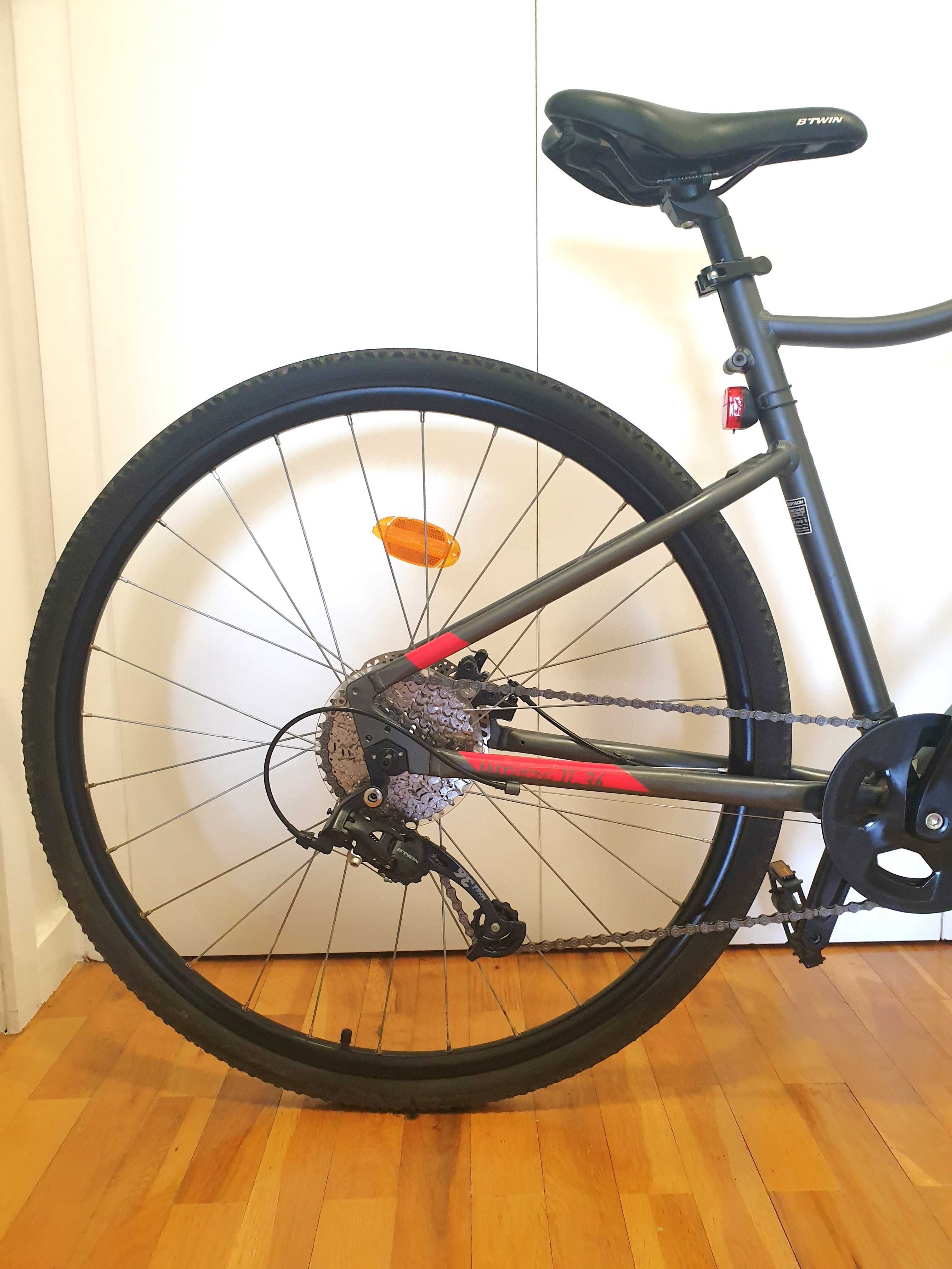 Bicicleta B'TWIN Riverside 500 como Nova!