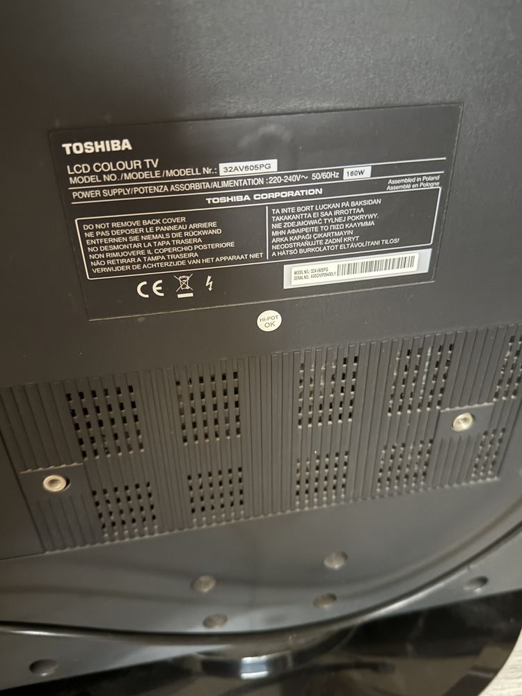Telewizor Toshiba  32 cale pilot w zestawie