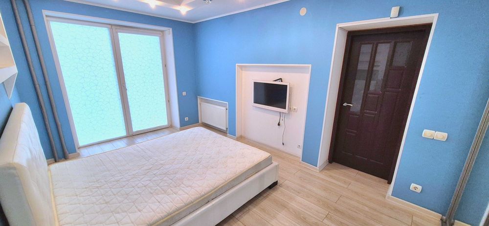 Продам 3-кімнатну квартиру в Шептицькому!