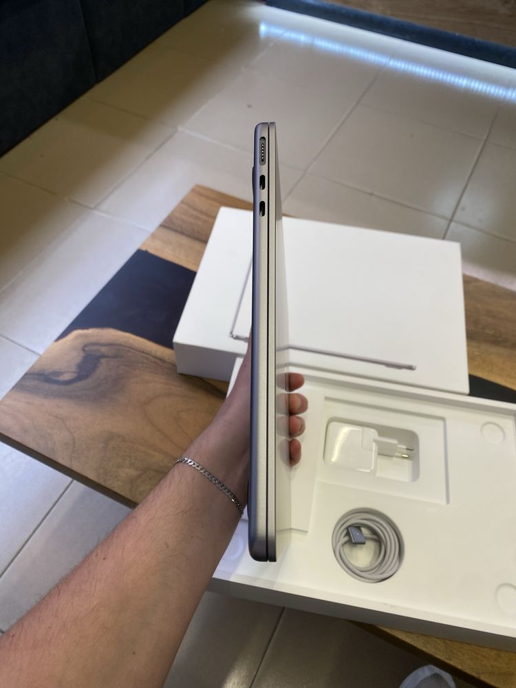 Ноутбук MacBook Air 13" M2 16/256GB/8CPU/8GPU Space Grey (MC7U4) 2024