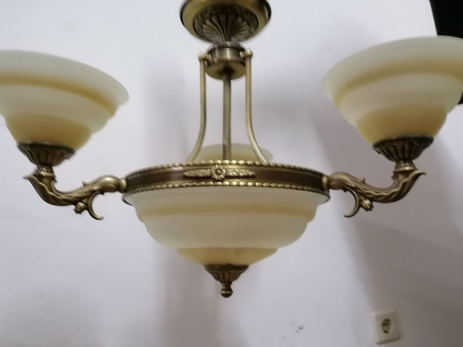 Candeeiro usado em bom estado de conservação e com lampadaa