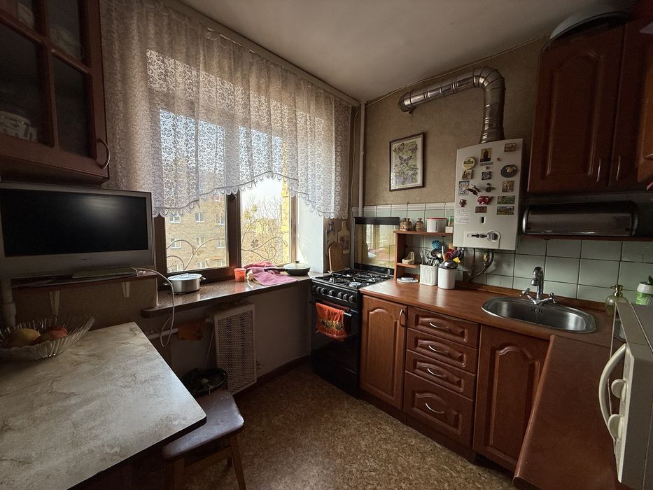 Трикімнатна квартира з ремонтом біля ТЦ! Без комісії!