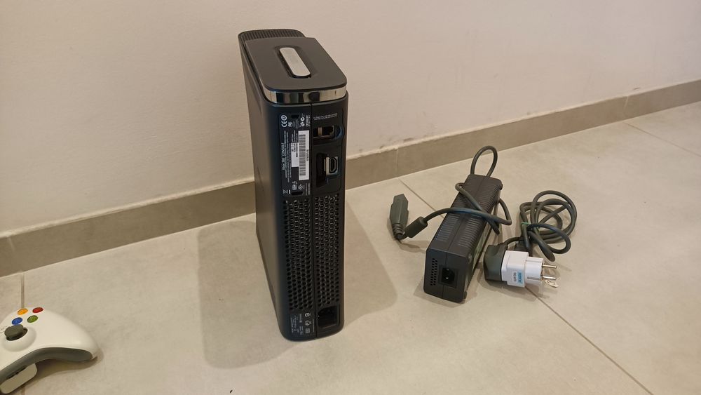 XBOX 360 Konsola + 2x Pad 120GB HDD