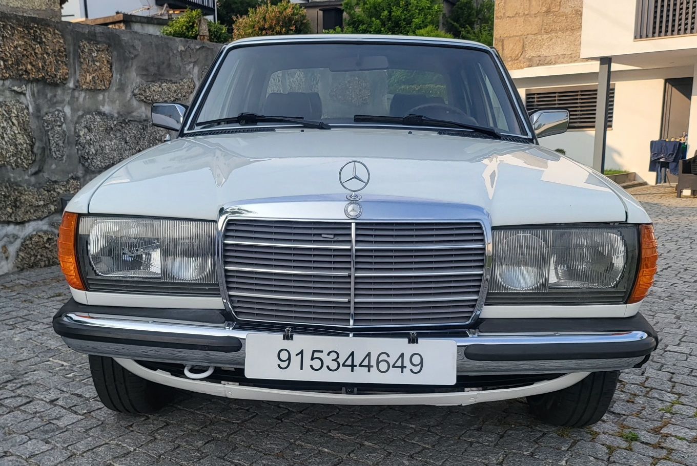 Mercedes-Benz 240D W123