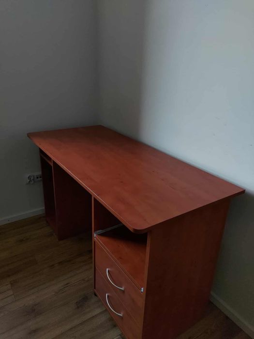 Biurko z szufladą na drukarkę