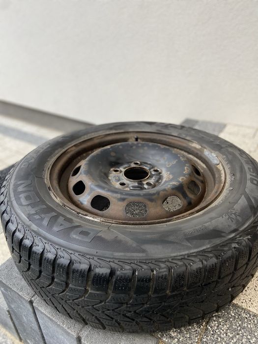Opony zimowe 195/65R15 na stalowych felgach
