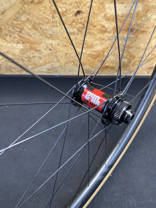 Zestaw Kół Gravel Allroad 29" Escape Carbon DT Swiss 240 WTB 29