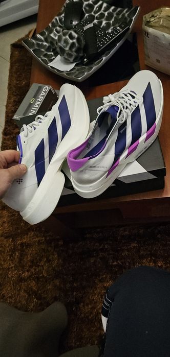 Adidas Adizero Adios Pro 4 número 43
Novas e originais, erro no tamanh