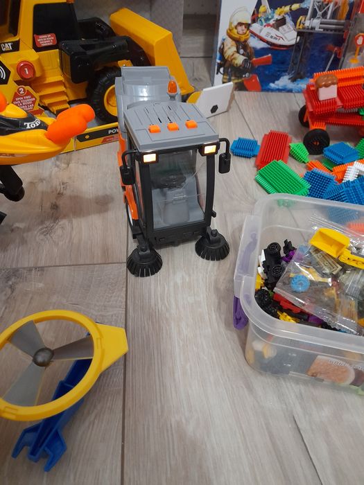 Іграшки фірмові одним лотом