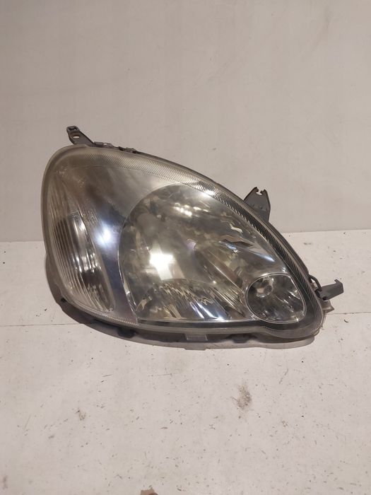 Toyota yaris Lift I 1 prawa lampa przednia reflektor prawy