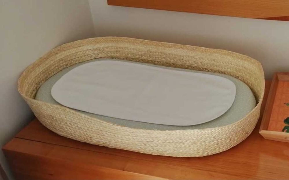 Cesto muda fraldas de bebé