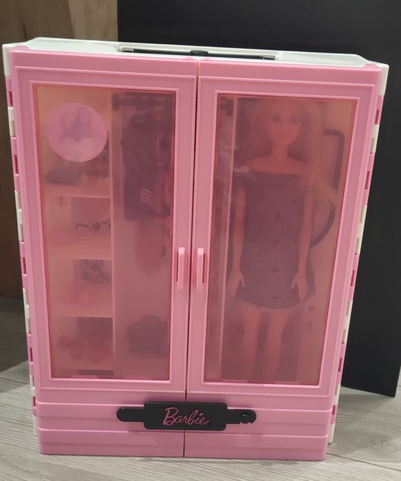 Szafa Barbie z lalką