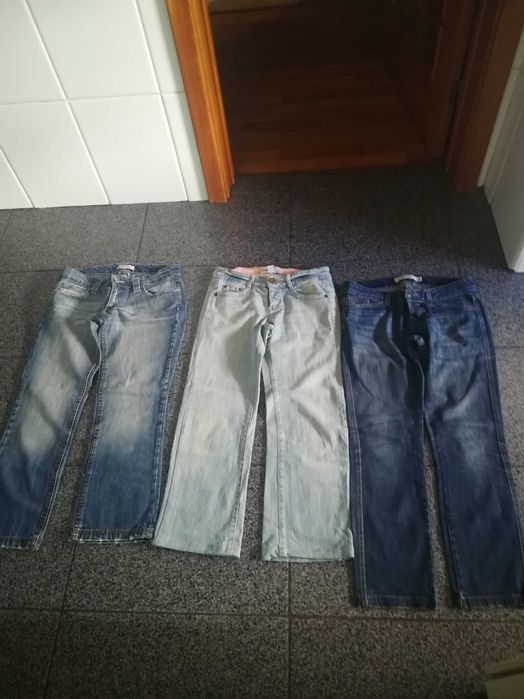 Calças  de mulher em ganga de  vários tamanhos