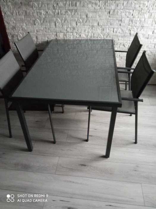 Zestaw stół i 4 krzesla stan bardzo dobry