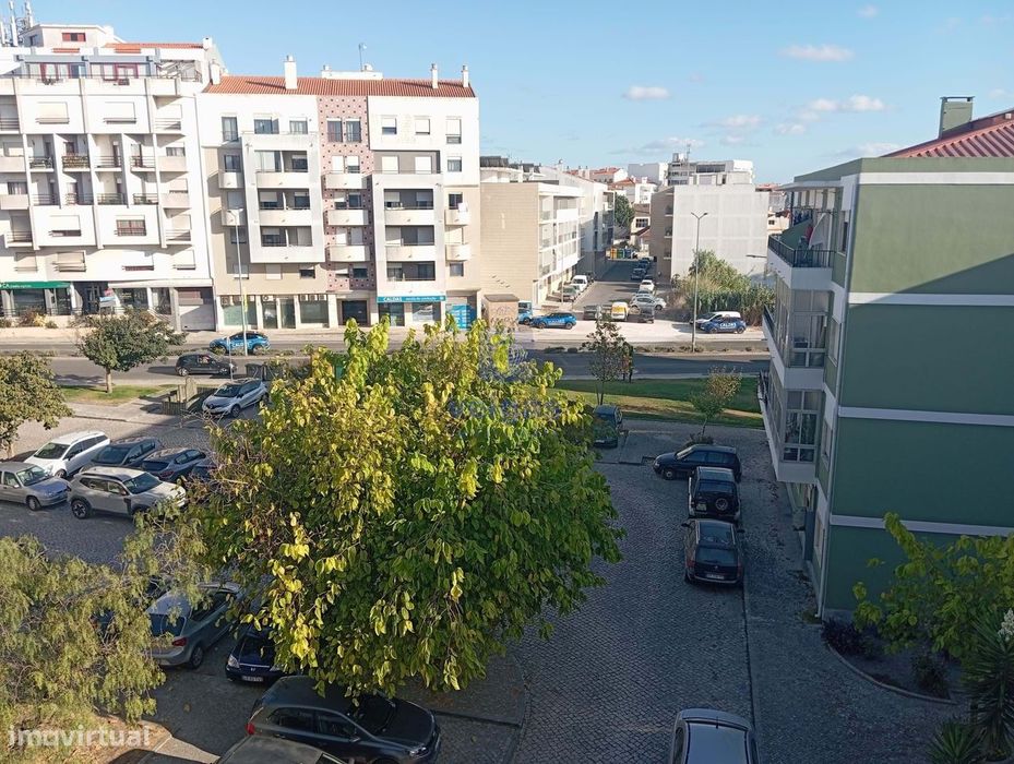 Apartamento T3, Remodelado, com Arrecadação junto da Fonte Luminosa!