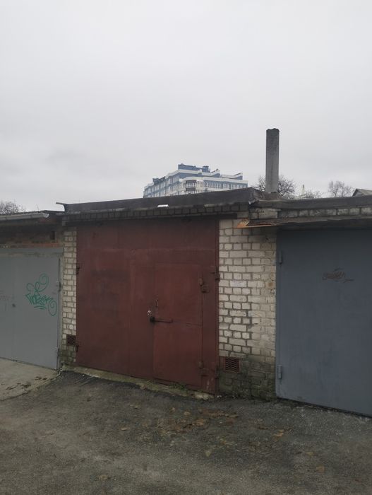 Гараж в АК- 17 по вул.Київській .ВЛАСНИК