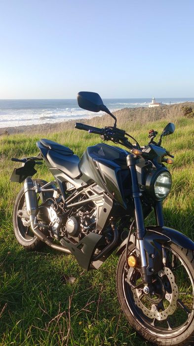 Honda 125 CB com garantia até 2027