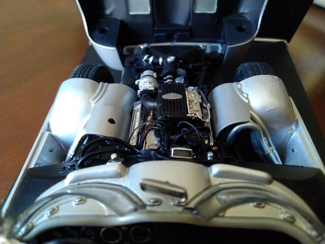 Revell: Corvette Stingray 1/18