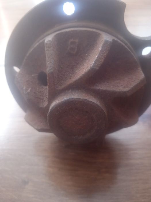 Помпа Мерседес 123 ом615