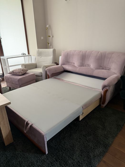 Zestaw wypoczynkowy: rozkładana sofa z pojemnikiem + fotel + podnóżek