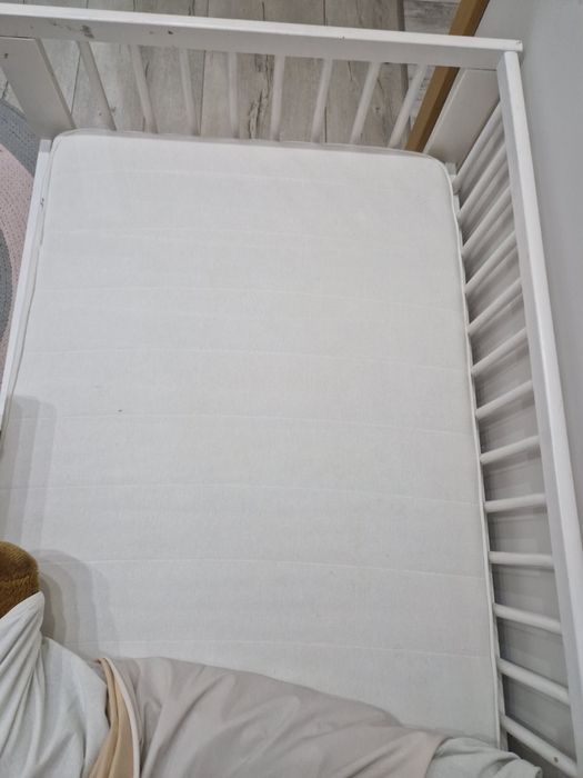 Łóżko dzieciece z materacem