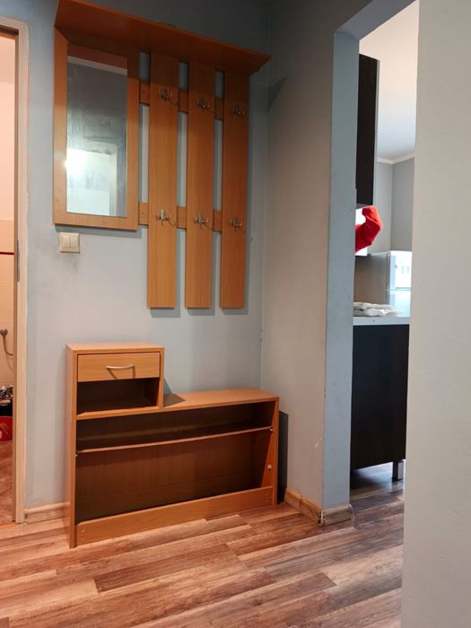 Szafka na buty z lustrem