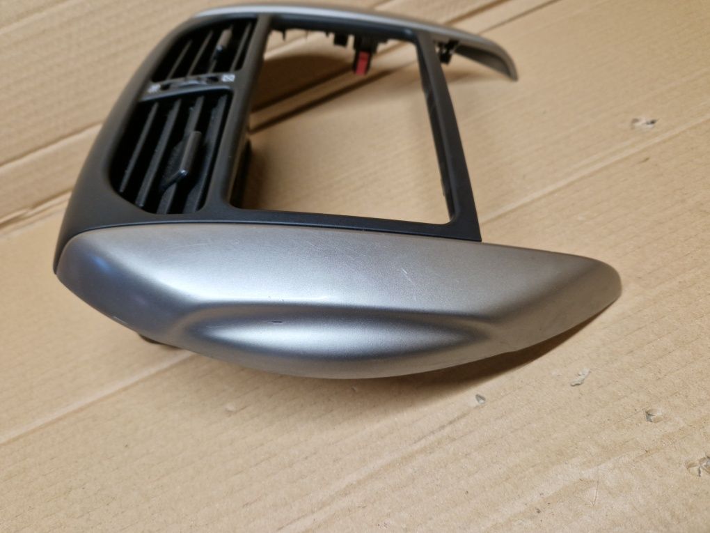 Ramka dekor maskownica radia panel środkowy Toyota RAV4 II lift