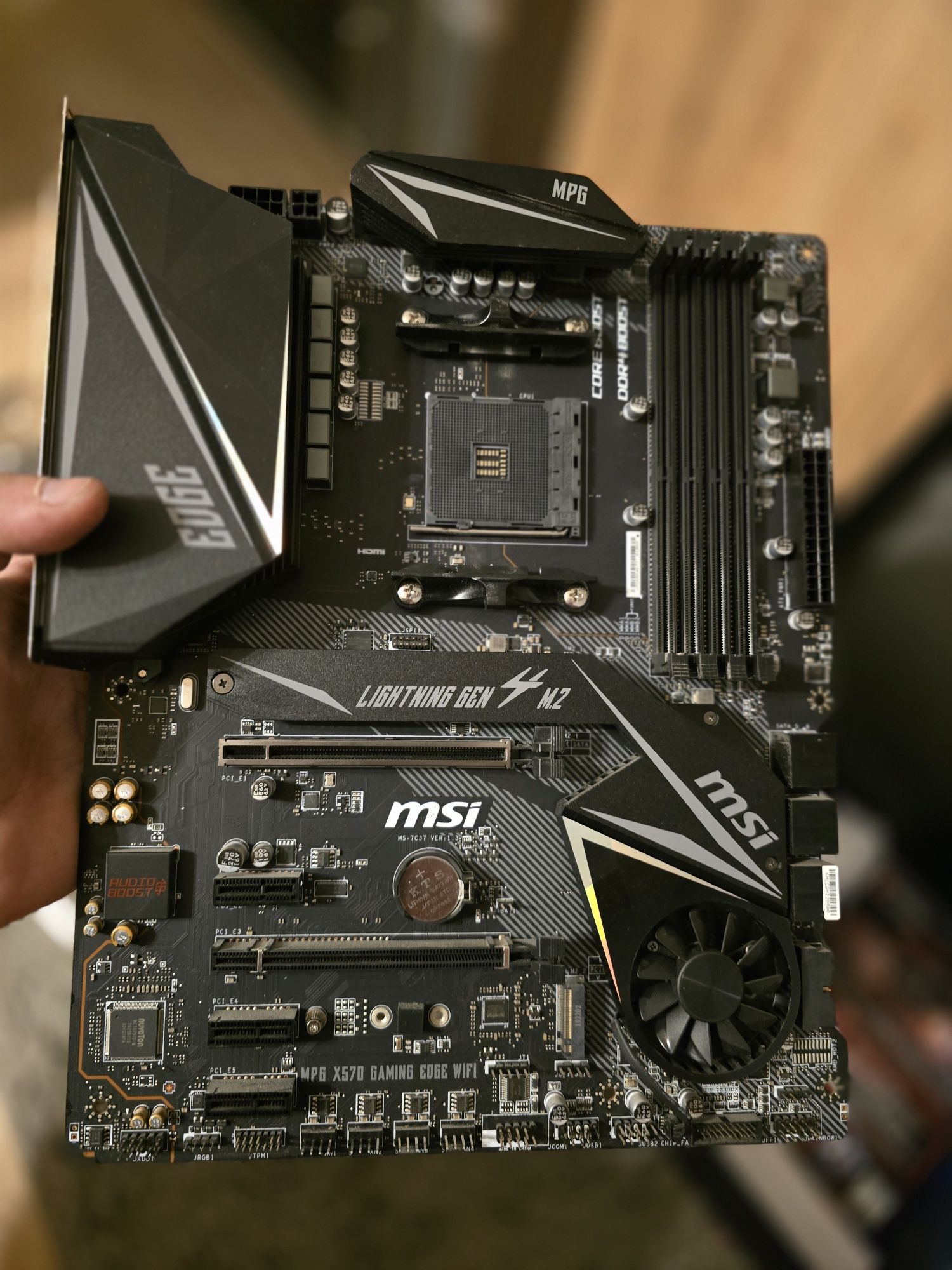 Płyta główna x570 gaming edge wifi msi