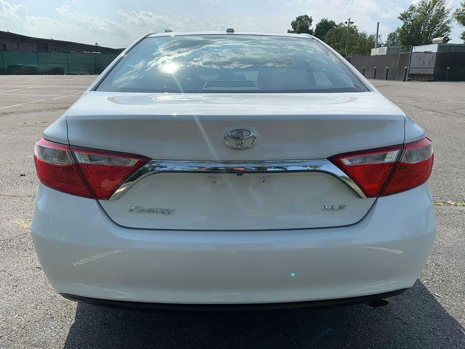 Toyota Camry      2016