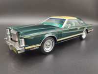 1:18 MCG Lincoln Continental Mark V Dark Green model