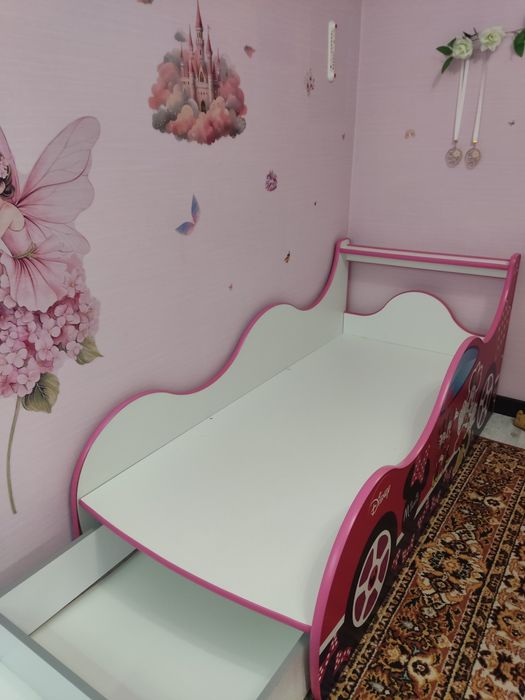 Дитяче ліжко для дівчинки