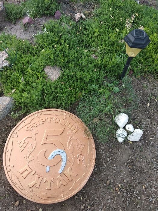 Садова фігура. Садова монета «ФАРТОВИЙ П’ЯТАК». Бетонна монета. Арт