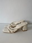 Eleganckie kremowe sandałki na obcasie BOOHOO r. 41
