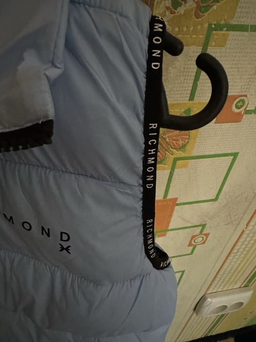 Продам  нову жилетку бренд RICHMOND
