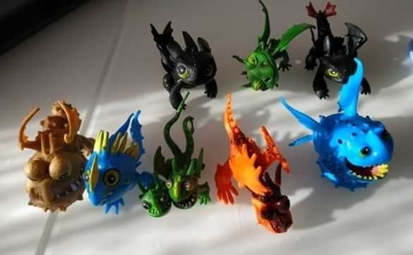 Zestaw 8 figurek z bajki Jak wytresować smoka